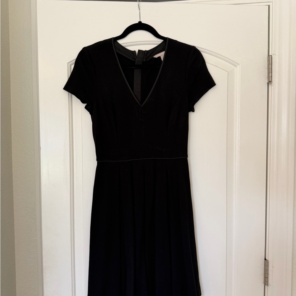 Banana Republic Black V-Neck Short Sleeve Midi Dress
